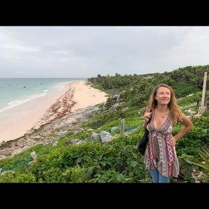 Meet your Posher, Brittney